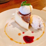 ビストロ カフェ デリ ポキナ369 - バスクチーズケーキとナッツアイス