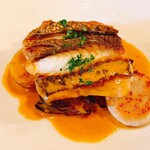 ビストロ カフェ デリ ポキナ369 - 天然鯛とホタテのポワレ