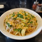 鷹の爪 - 料理写真:鷹の爪ラーメン（麺大盛り、野菜増し）。