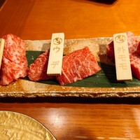 飛騨牛一頭家 馬喰一代 岐阜神田 - プレミアム馬喰ランチ　三種盛り