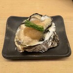 Okame Zushi - 江戸前オイスターには１年漬けられた玉葱ソースが掛けられて濃厚でさっぱり