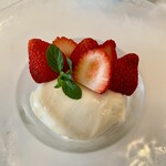 龍圓 - 杏仁豆腐