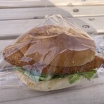 丸十パン - 白身魚のサンドイッチ¥423