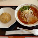 240764102 - 醤油ラーメン(税込)590円+セットのミニ炒飯(税込)300円  (2024.03.30)