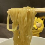 Ramen KURUMU - 麺、にゅ〜〜ん！　※結構、ボリューミー