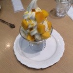パインコーンカフェ - マンゴーパフェ
