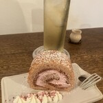 Cafe DOUCE - 桜の米粉ロールケーキ/レモンバーベナ(ICE)