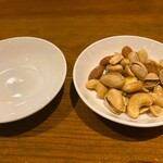 カーヴ - ミックスナッツを少しだけ(笑)