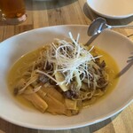 ピッツァ&タパス レガーメ - 筍と挽肉のクリームパスタ