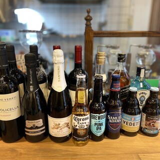 豊富なアルコール（グラスワイン800円～、ビール800円～）