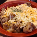 Sukiya - チーズ牛カルビ焼肉丼