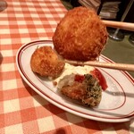 御堂筋 ロッヂ - クリームコロッケ2個400円