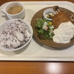 ワインとオマール海老の店 UOMO - 特大エビフライとからあげ定食