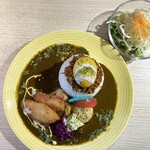 240782047 - あいがけカレー　サラダ付き