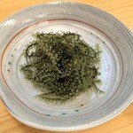 沖縄居酒屋 きーばるやー - 海ぶどう(580円税抜)、一粒ずつが大きく満足