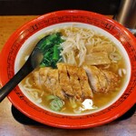 Nikuno Mansei - 明日でラストメニュー、万世の排骨麺。がっつり肉を食べて980円はお買い得。