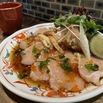 炙烤薩摩大摩櫻雞胸肉蘸佐料蘿蔔泥