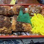やきとり 一休 - 【2024.3.30(土)】テイクアウトしたイカフライ弁当330円