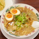 ラーメン魁力屋 市が尾店 - 醤油味玉ラーメン (￥902)、焼きめし定食 (￥264)