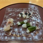 創作料理 花ゆい - ヒラメのキャビアのせ、桜の葉包み、昆布締め