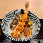 Teuchi Sobato Iro - 立派なエビが入ったミニ天丼