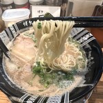Hakata Issou - 麺硬めアップ