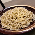 蕎麦酒肴 多加はし - 横から見ると、しっかりした質感が見てとれます