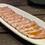 bistro & grill me at park - 「黒毛和牛のローストビーフ - 白トリュフと卵黄ソースで」