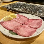 Oumigyuuyakiniku niku no ryuugi nikukon - 