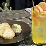 bistro & grill me at park - 「凍結みかんサワー」と「地鶏白レバーのムース」