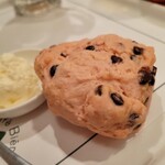 人間関係 cafe de copain - いちご味のスコーン、 しっかりチョコチップが入っていて大変美味しかったです