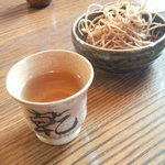 乾 - そば茶と揚げそば。