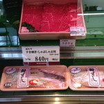 近江牛 毛利志満 - 肉販売スペースもあります。