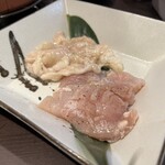 炭火焼肉 にく式 - 上ガツ　シマチョウ