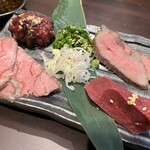 炭火焼肉 にく式 - ハツ刺し　タン刺し　ツラミ　ラムユッケ