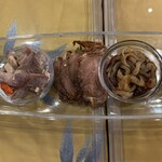 Shanhaigurando Ichikyuusanzero - 前菜の盛り合わせ。味付けにカルチャーショック