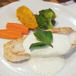 キッチン ブルー グローブ - ひめ鯛ポワレのアップ