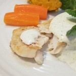 キッチン ブルー グローブ - ミント香るクリームチーズのソースを乗せて