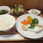 キッチン ブルー グローブ - ひめ鯛ポワレ　ミント香るクリームチーズのソース