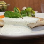 キッチン ブルー グローブ - 横から、クリームチーズソースが流れ出します