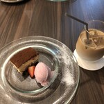 IL PLANETARIO - ティラミス木苺ミルクのジェラート、アイスカフェラテ