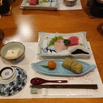 花見塚 楽 - 吉野名物、柿の葉寿司も添えて下さってます❤️