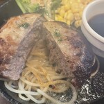 ヌーベルバーグ - 肉汁ドバーッ！　湯気もモクモク