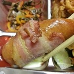 肉のマルタケ - ベーコン巻フランクフルト