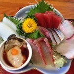 海鮮・話食処 しん - 鮪、タコ、鯵、鯛、いか、　牡蠣ポン酢和え（１４，２，５）