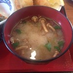 海鮮・話食処 しん - 今日はなめこ味噌汁だ　（１４，２，５）