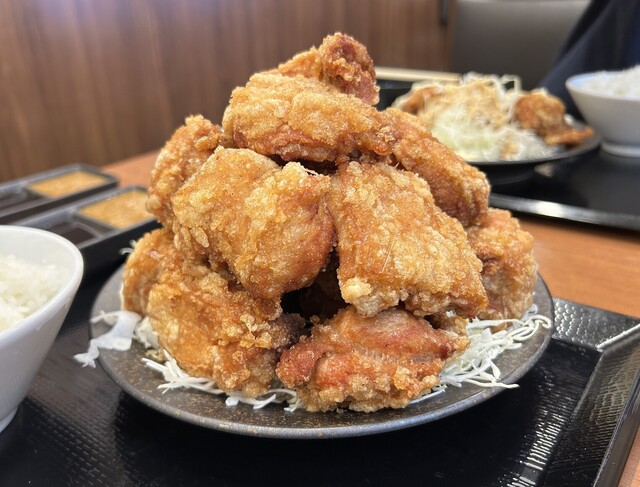山盛りのから揚げ20個が幸せな「デカ盛り定食」』by りす3 : からやま