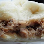 タンタン - 肉まん断面（食べかけ御免）