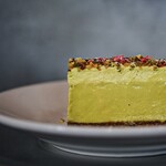 MINIMAL MAAT COFFEE - ピスタチオチーズケーキ