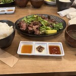 鉄板肉食堂 日々 - 